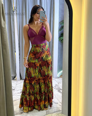 Falda larga con estampado tropical en colores vivos, perfecta para un look fresco y veraniego. Diseño exclusivo de KIKE RODRIGUEZ.