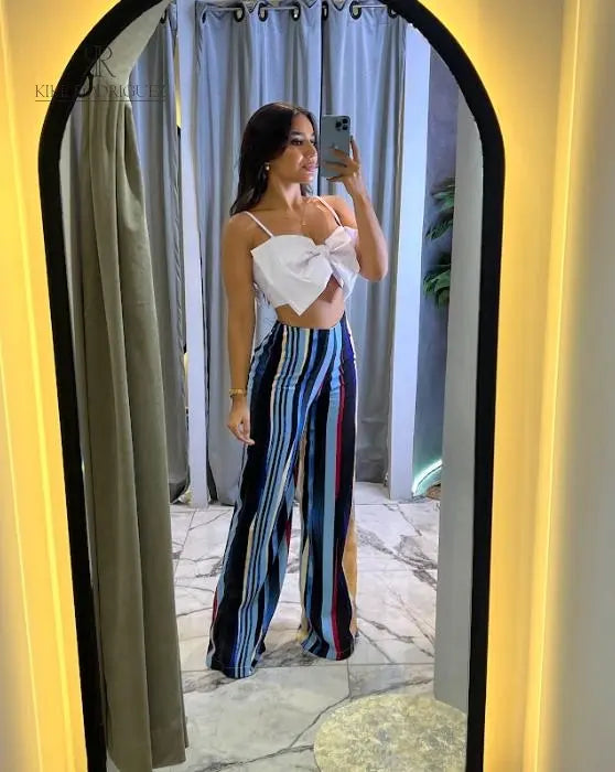 Pantalón ancho de rayas multicolor para mujer, vibrante y moderno, ideal para cualquier ocasión, de KIKE RODRIGUEZ.