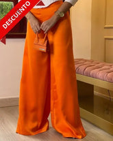 Pantalón color naranja para mujer, perfecto para un look atrevido y moderno.