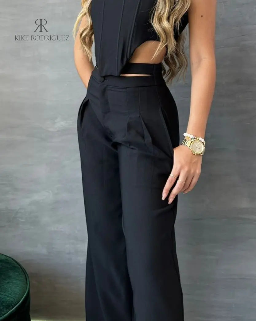 Pantalón negro de talle alto para mujer, ideal para un look elegante y sofisticado.