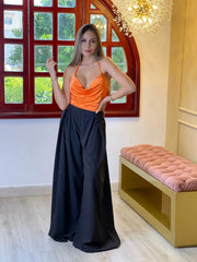 Pantalón palazzo color negro para mujer, ideal para un look moderno y refinado.