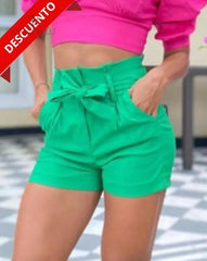 Short verde neon con lazo frontal, ideal para un look vibrante y moderno.