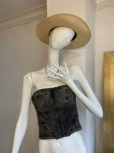 Vista frontal del Top Luna Denim en mezclilla gris lavado con diseño tipo corsé