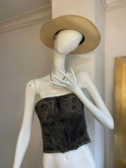 Vista frontal del Top Luna Denim en mezclilla gris lavado con diseño tipo corsé