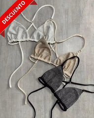 Tres tops triangulares brillantes en blanco, dorado y negro en descuento, ideales para ocasiones especiales y fiestas, disponibles en KIKE RODRIGUEZ.