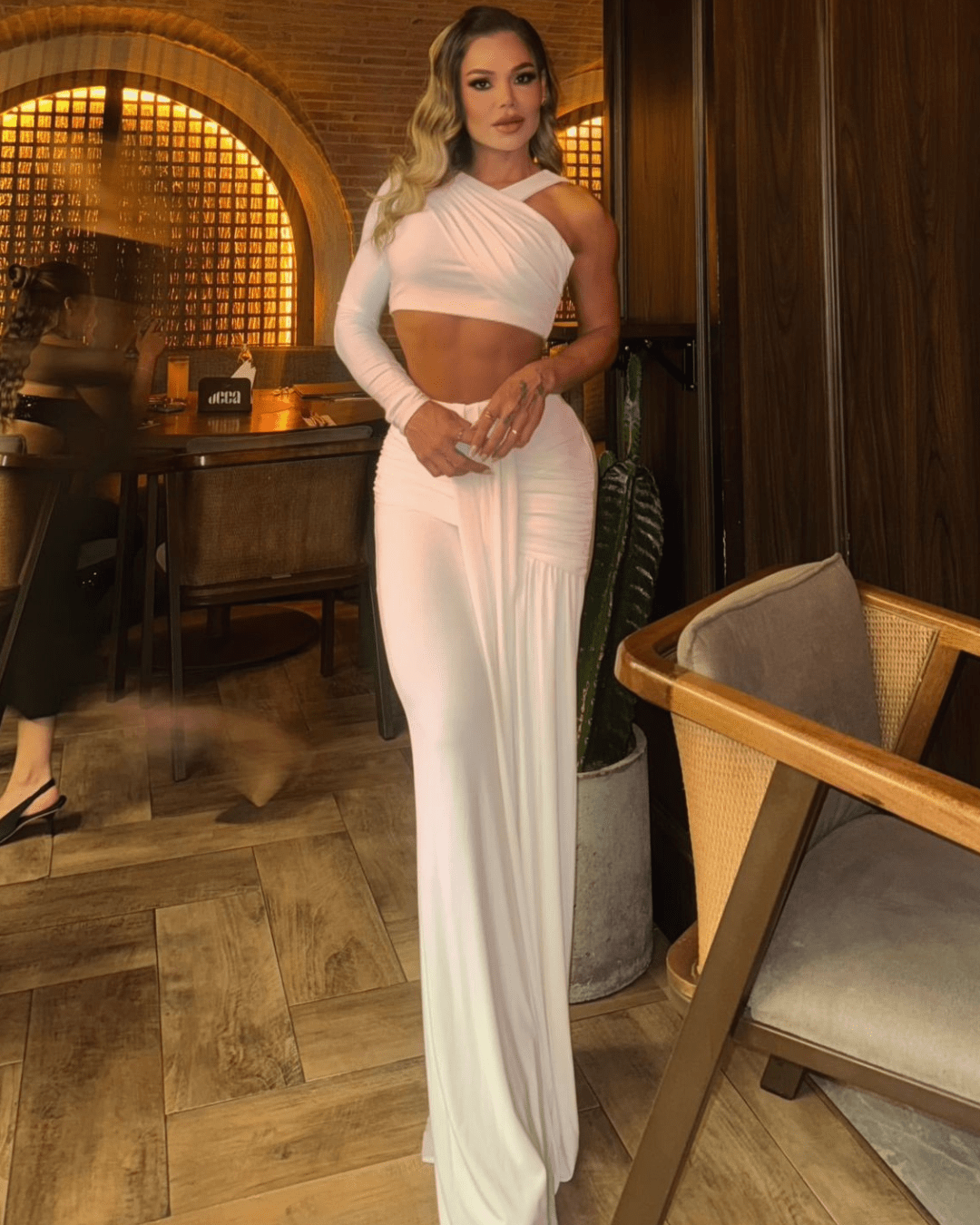 Set Blanco Euphoria – Top Asimétrico y Falda Pantalón Elegante - KIKE RODRIGUEZ