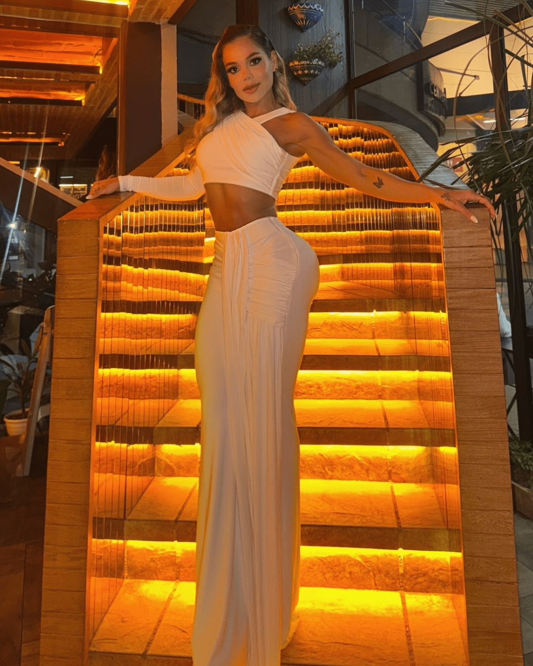 Set Blanco Euphoria – Top Asimétrico y Falda Pantalón Elegante - KIKE RODRIGUEZ