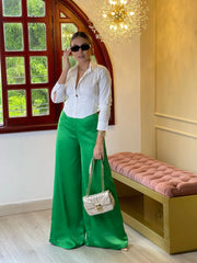 Pantalón color verde para mujer, perfecto para un look sofisticado y moderno.