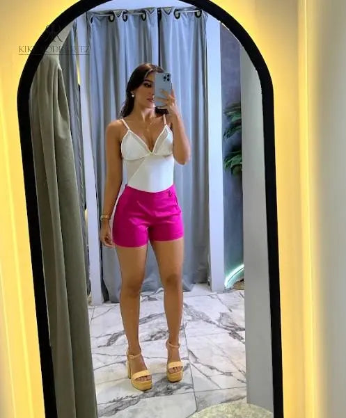Body blanco de lencería fina para mujer, perfecto para resaltar la feminidad con elegancia y sensualidad.