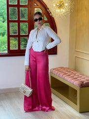 Pantalón color fucsia para mujer, perfecto para un look vibrante y moderno.