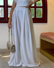 Pantalón palazzo color blanco para mujer, ideal para un look moderno y distinguido.