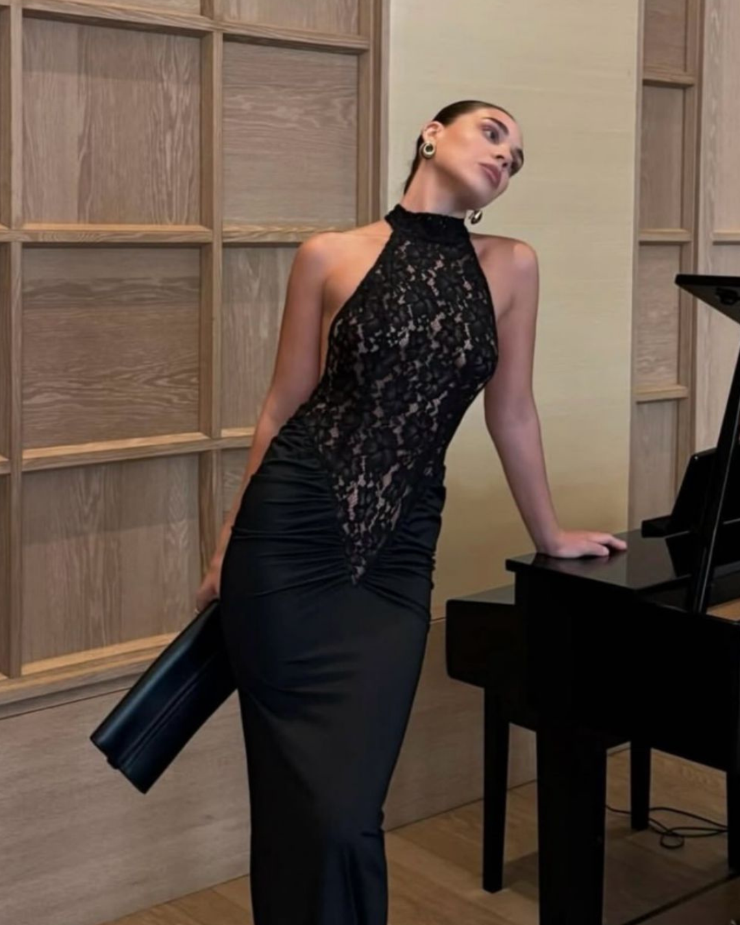 Vestido largo negro sofisticado para evento de noche con diseño sensual